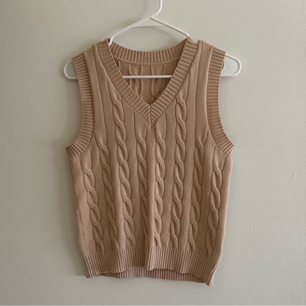 Cable Knit Sleeveless Sweater Vest - Tan